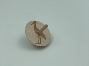 Toupie gravée - cigogne